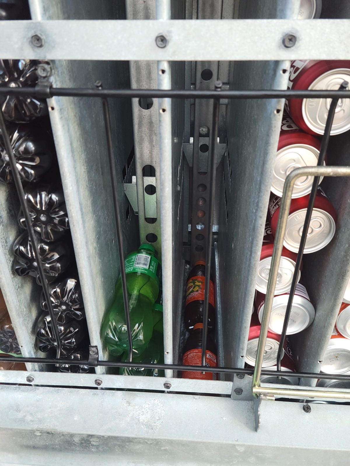 Dixie Narco 501E Multi Soda Vending Machine - adjustable for bottles and cans