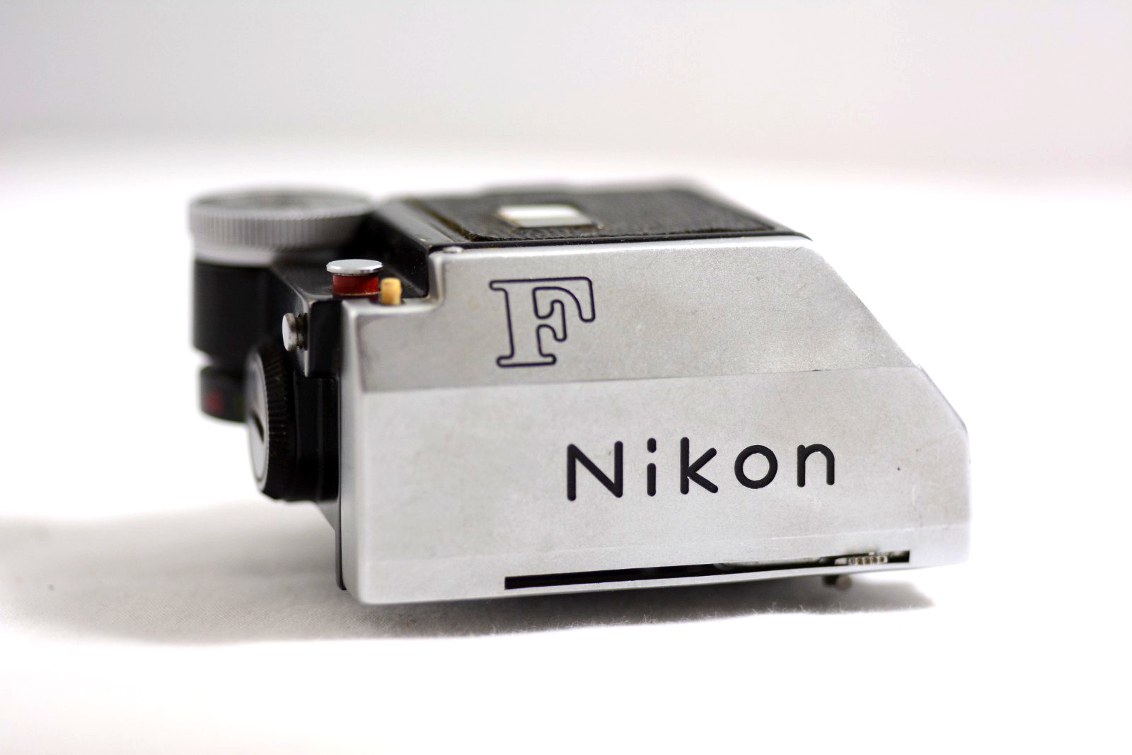 VINTAGE NIKON F CAMERA TN METERED VIEWFINDER