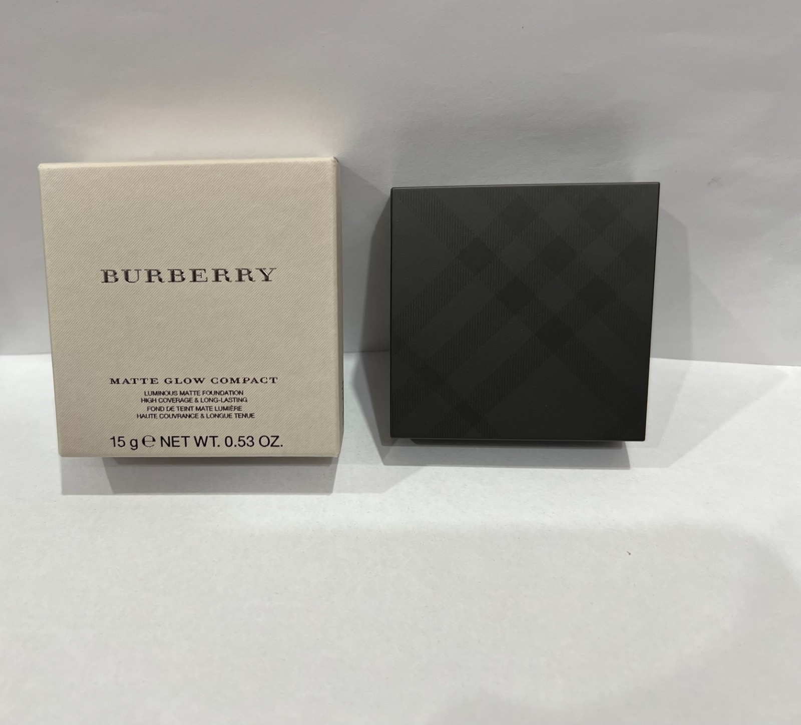 Burberry Matte Glow Compact Luminous Matte Foundation New--No. 40 Light Neutral