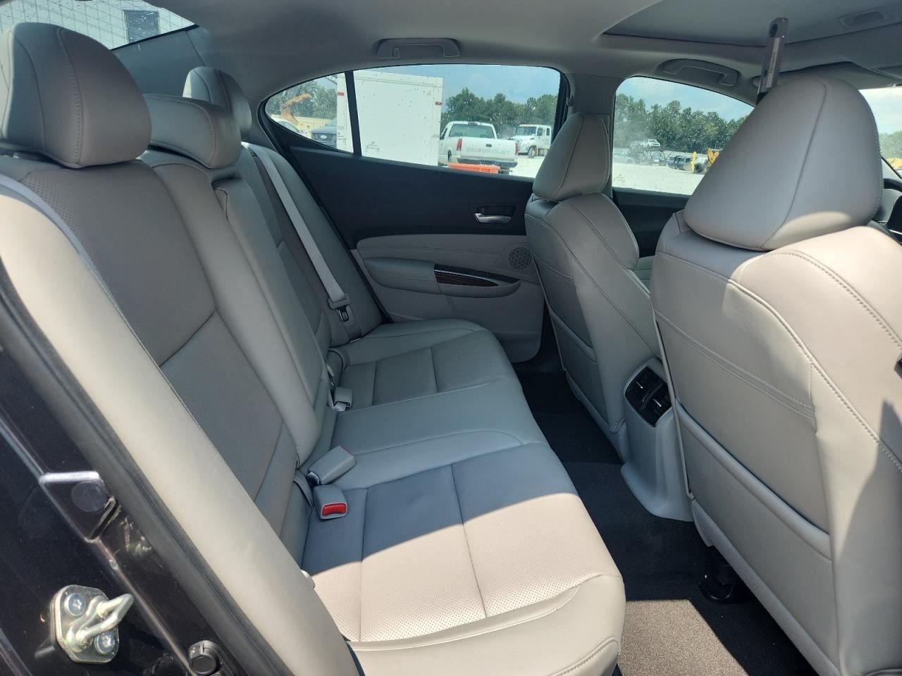 TLX 2016 Glove Box 4790332