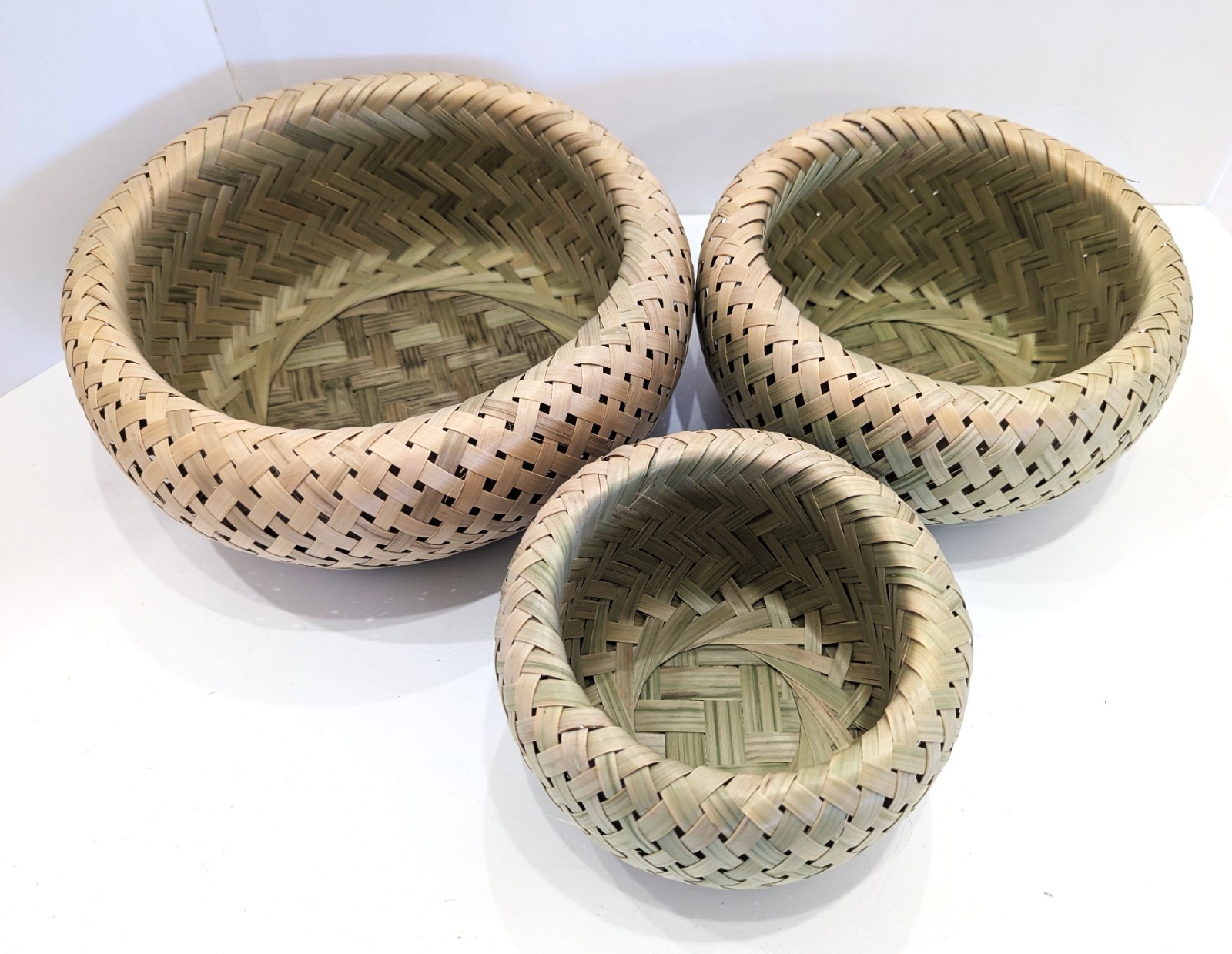 3 Crate and Barrel Nesting BAMBU Bamboo Natural Nesting Baskets 10" 8" 6" NEW