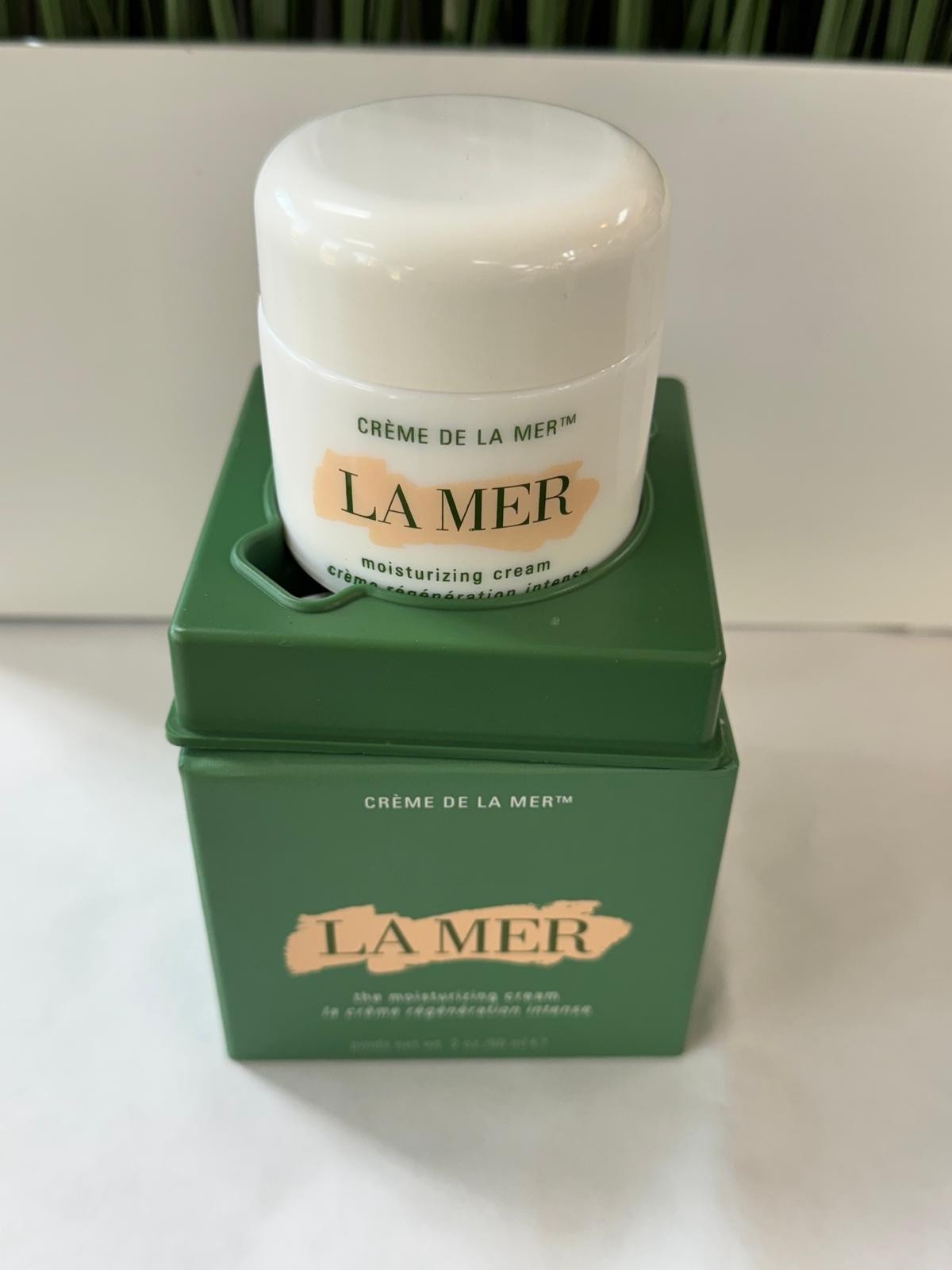 La Mer Moisturizing Cream 60ml (2oz) – New & Sealed. Guaranteed Genuine.