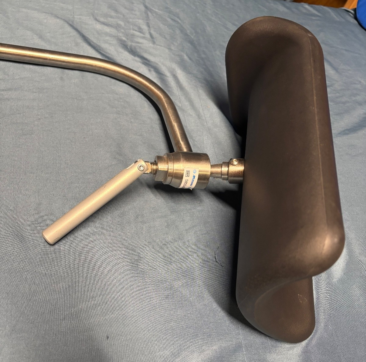 Hana Table Well Leg Holder