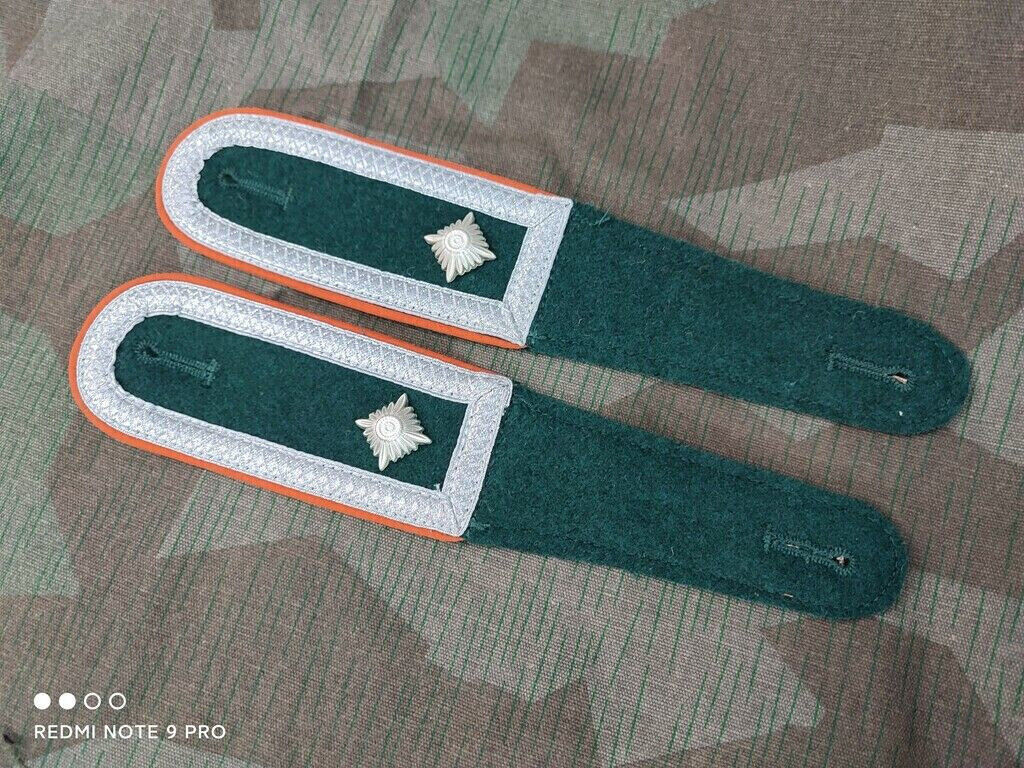 WW2 GERMAN EARLY M36 FELDWEBEL 1STAR ATROVIRENS ORANGE PIPING SHOULDER BOARDS