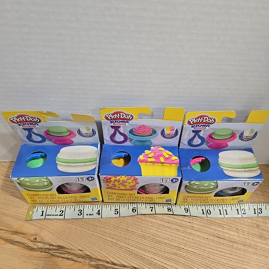 Play Doh Kitchen Creations 3 Sets Macarons and Cupcake Age 3+