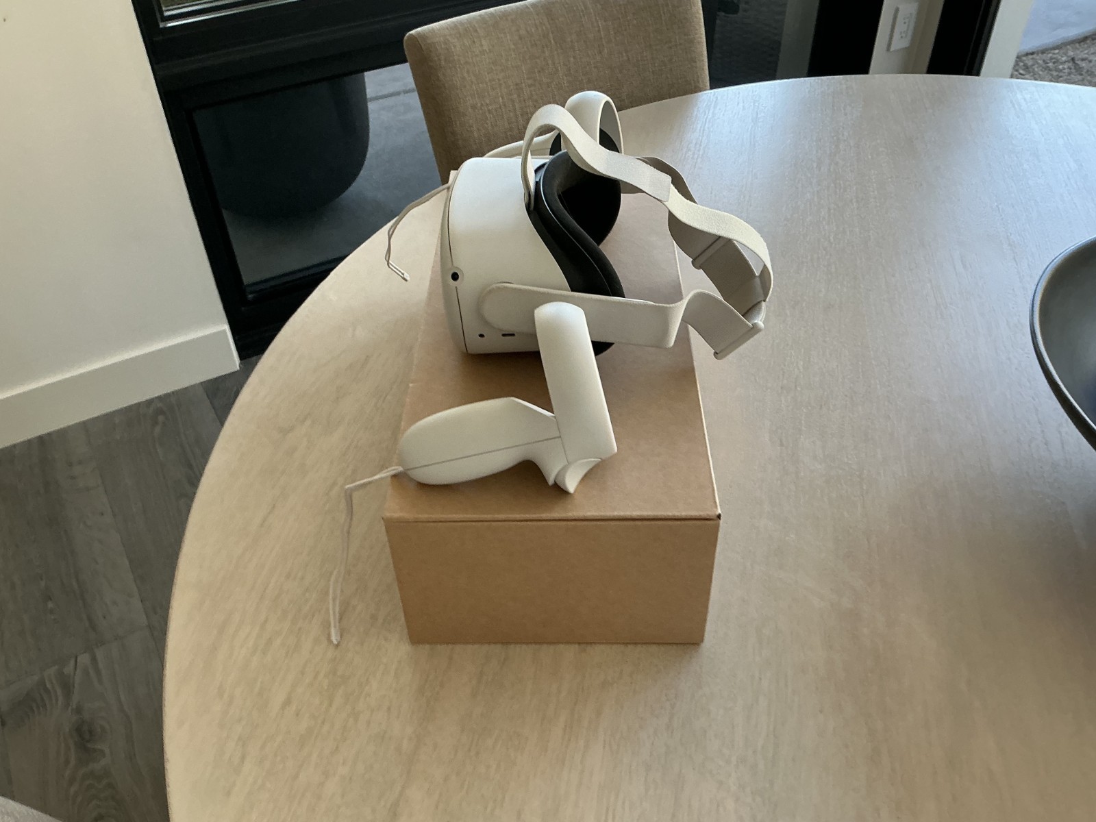 Meta Quest 2 Virtual Reality Headset 256GB Bundle Good Condition