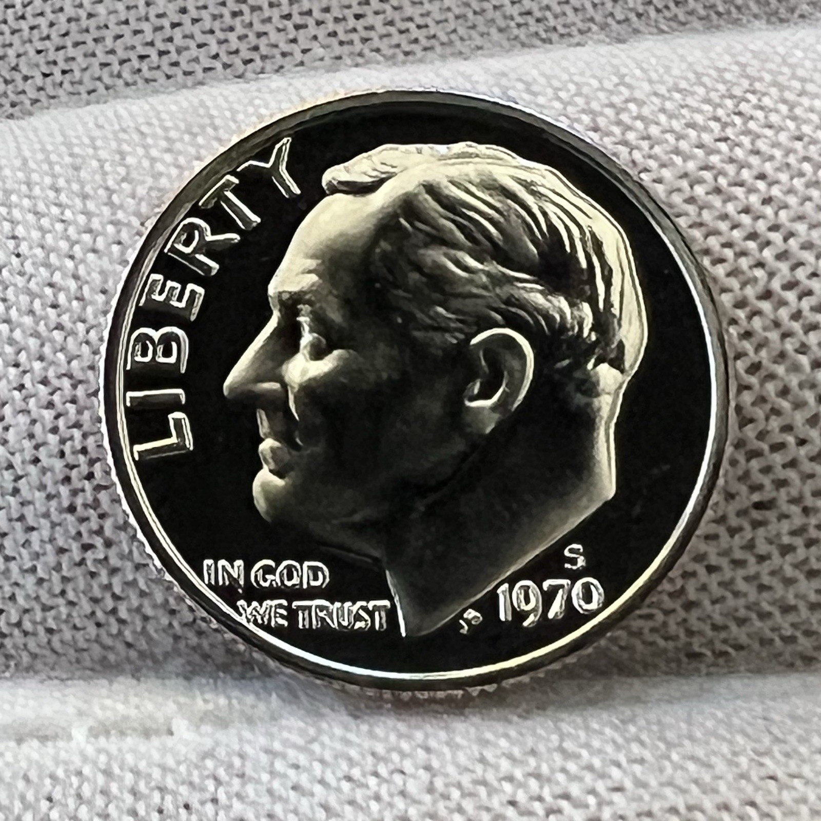 1970-S Roosevelt Dime Cameo Proof receive coin pictured #5802