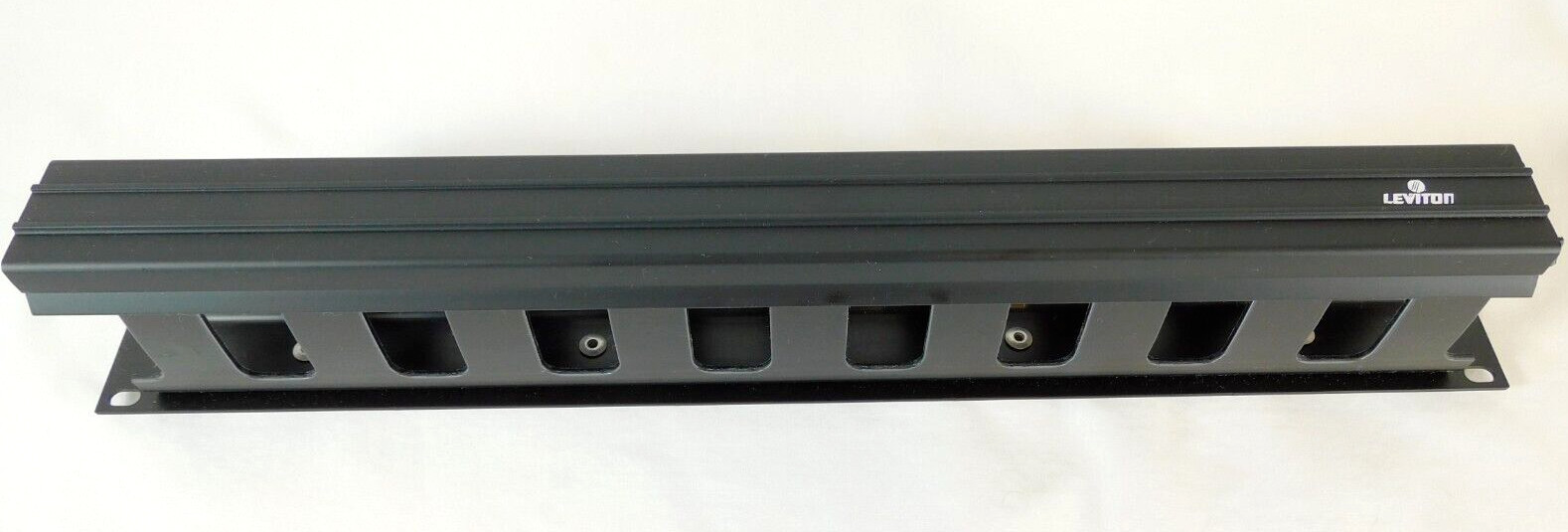 Cable Manager 1U 1.5" x 3" Slotted Duct Leviton w/Bend Radius Compliant Funnel