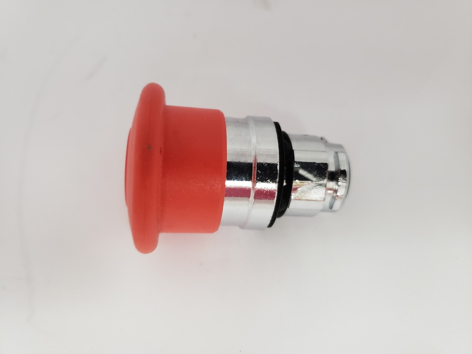 TELEMECANIQUE ZB4 BT4 PUSHBUTTON RED PUSH/PULL (088864) NIB