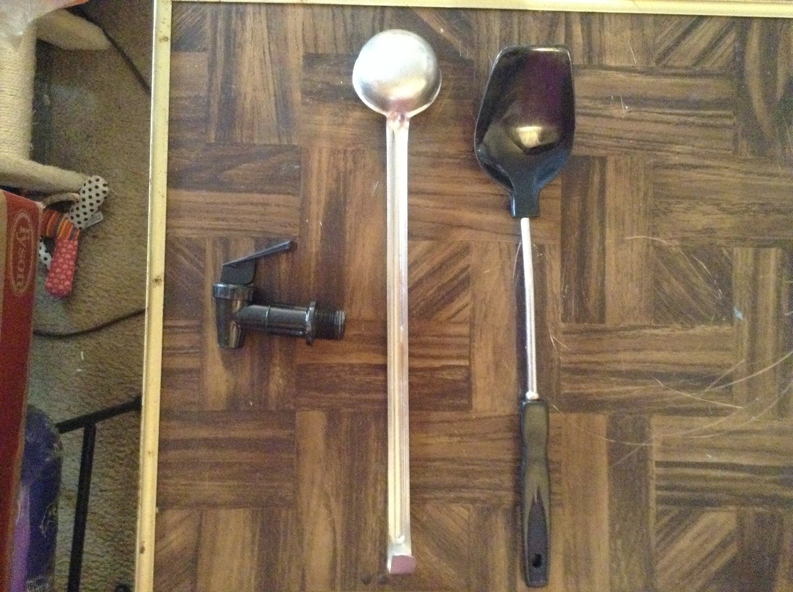 Miscellaneous kitchen utensils