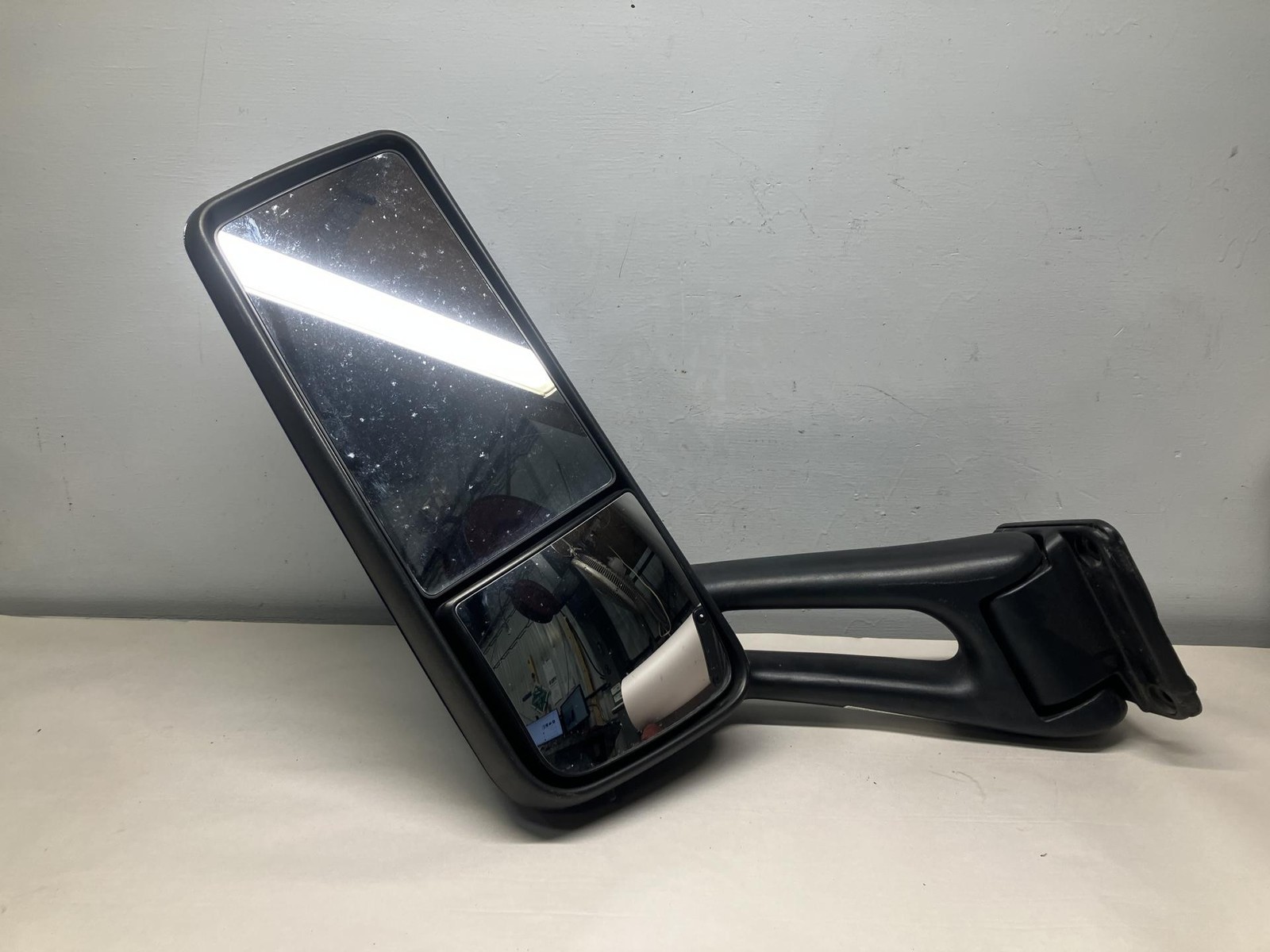 2013-2023 Peterbilt 579 POLY Left/Driver Door Mirror - Used