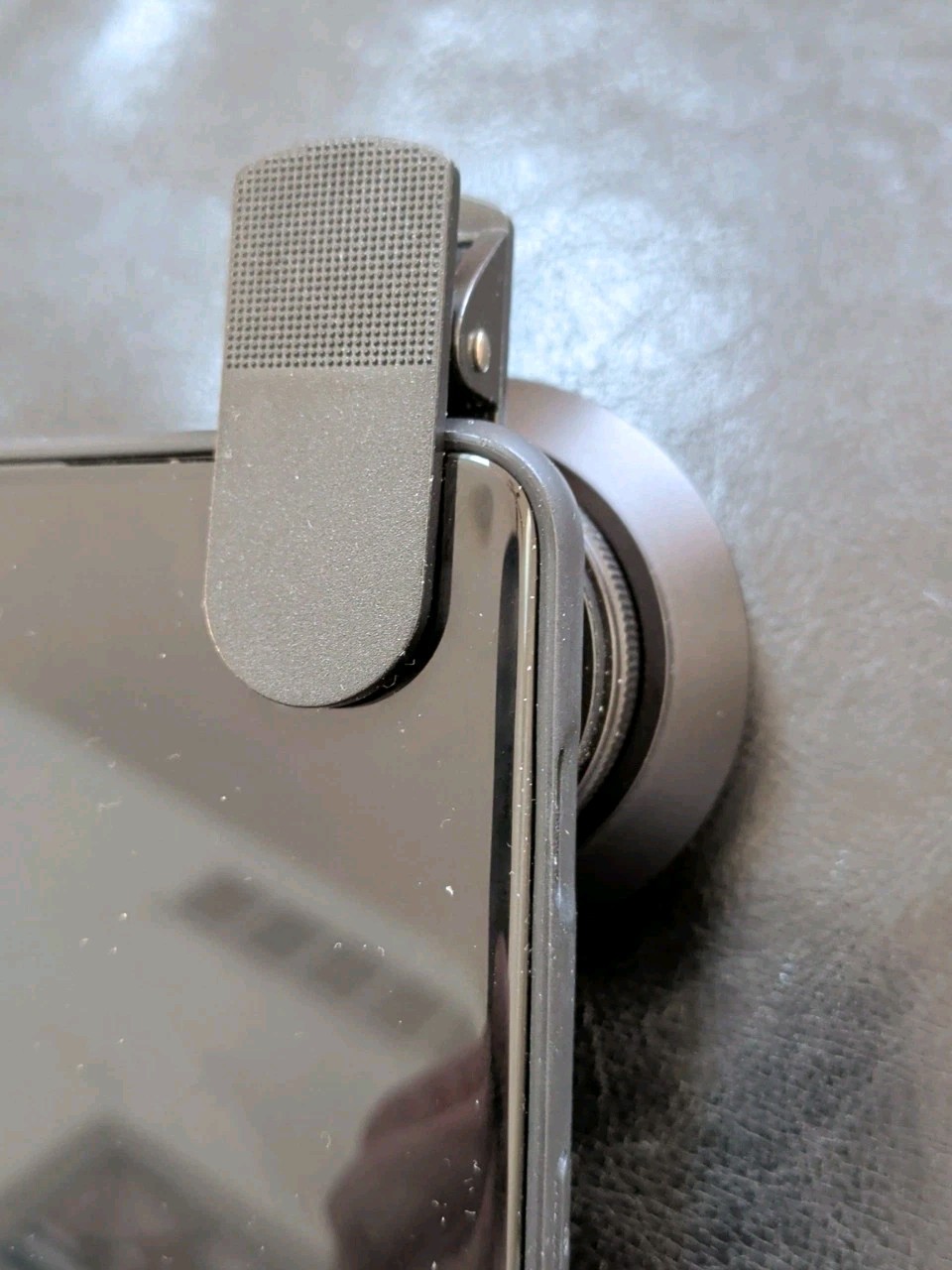 0.6X WIDE ANGLE LENSE WITH MACRO FOR SMARTPHONE. WITH CLIP. MULTI COATED