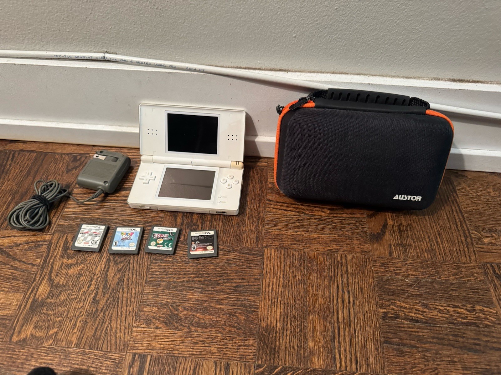 Nintendo DS Lite Handheld Console System USG-001 - White - Case & Charger