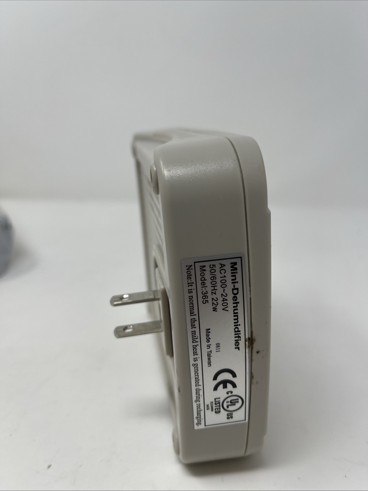 Remington Mini-Dehumidifier Model 365 ~ Absorbs Moisture ~ Rechargeable