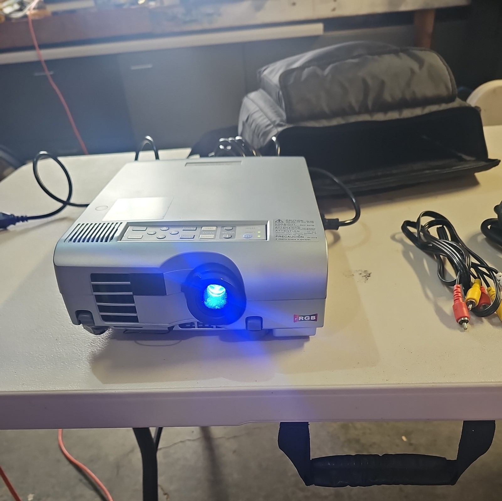 Mitsubishi XL1U Portable LCD Multi Media Projector