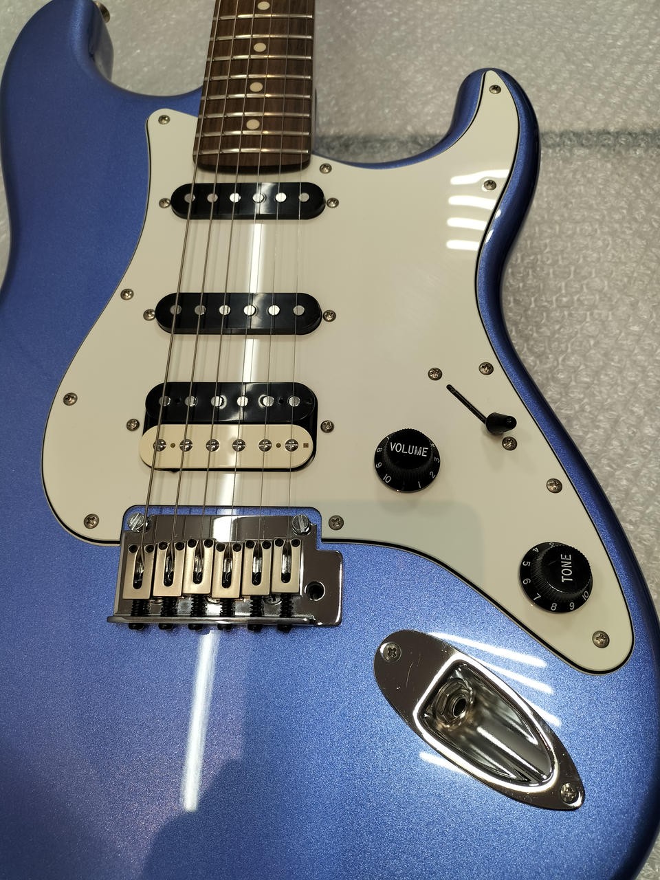 SQUIER OMTEMPORARY STRATCASTER HSS Electric Guitar