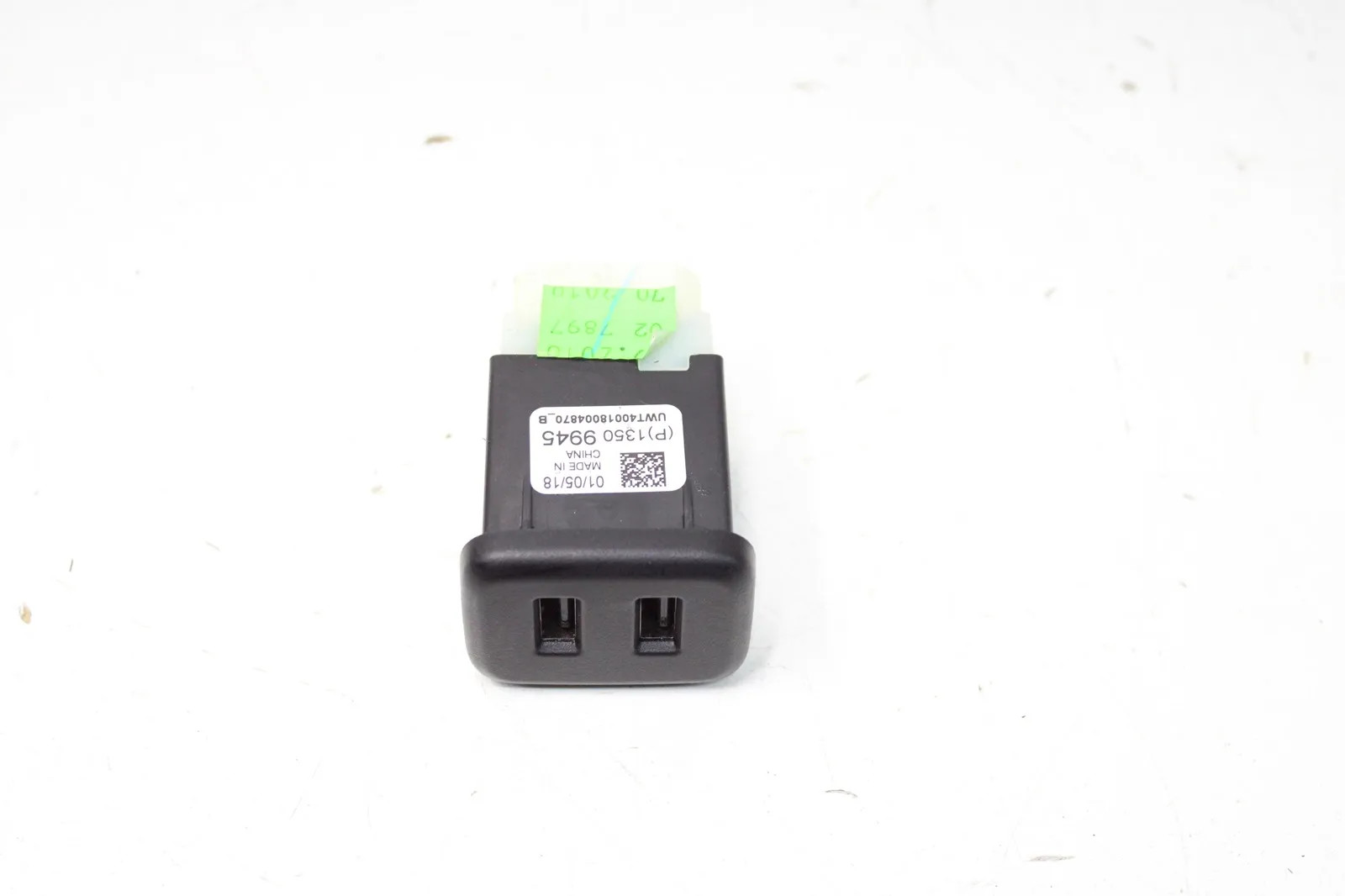 2018-2024 CHEVROLET EQUINOX CENTER CONSOLE DUAL USB JACK POWER OUTLET OEM
