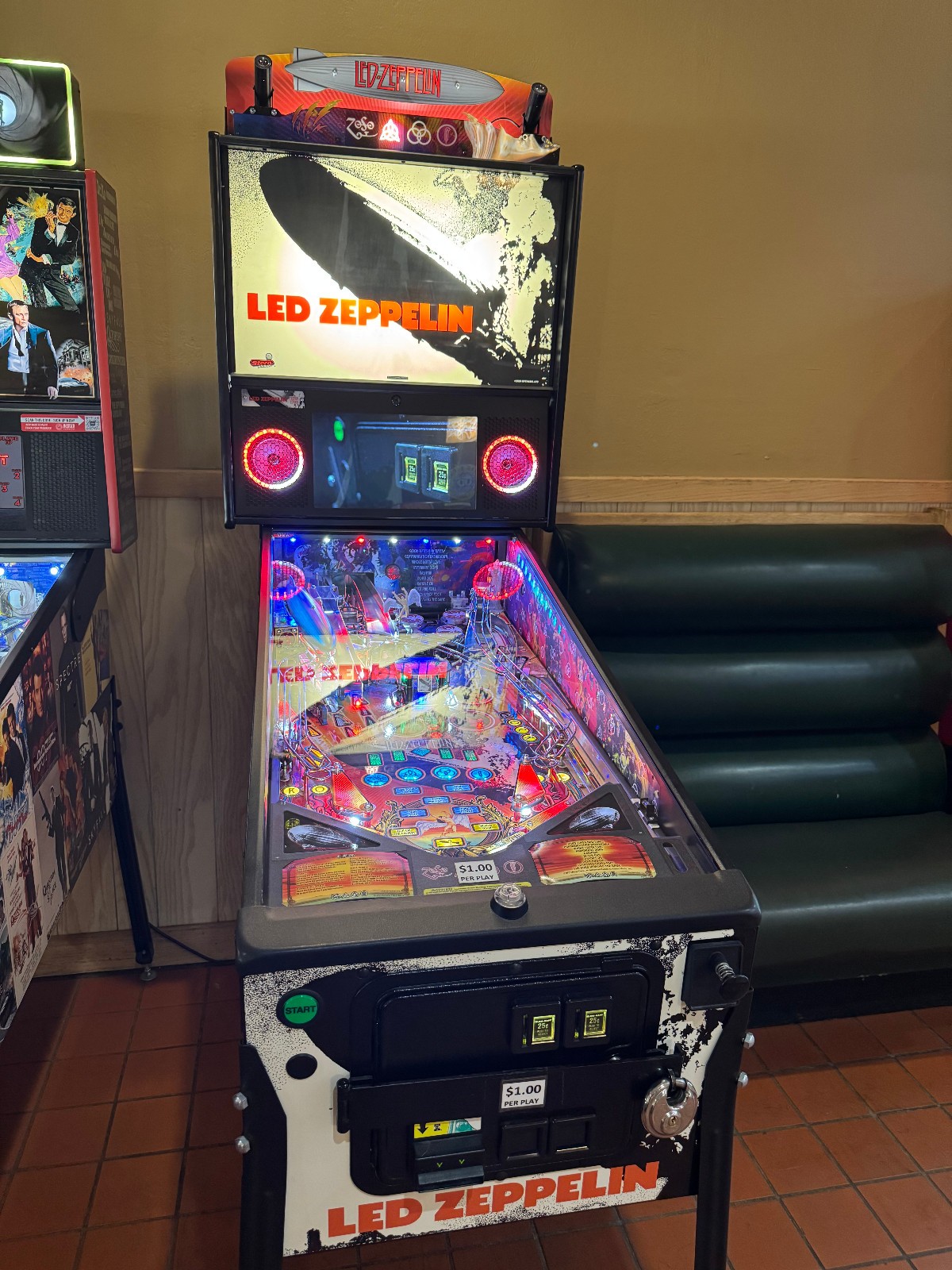 Stern LED ZEPPELIN-PREMIUM pinball: Expression Speaker Lighting, Topper, Hermit