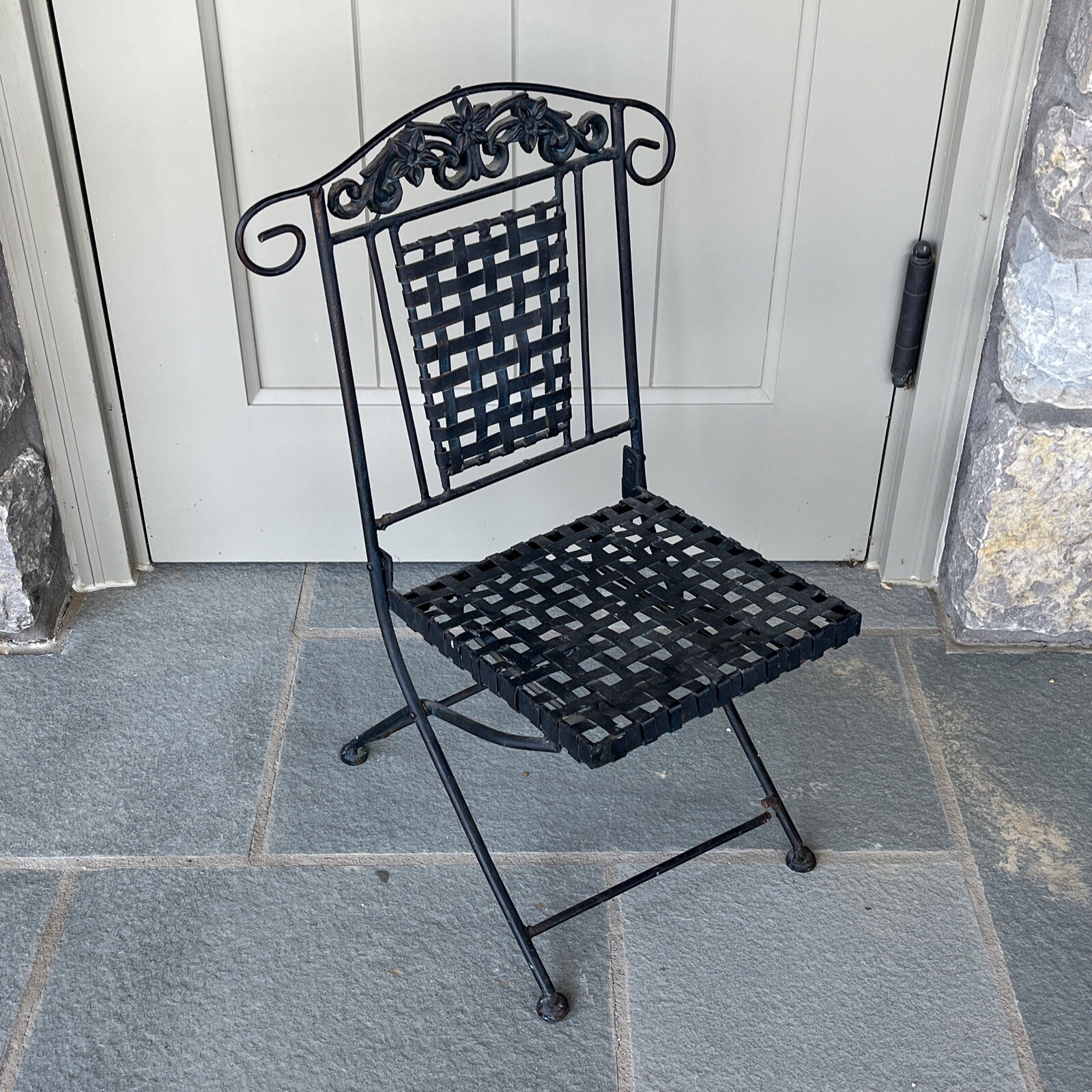 Vintage Victorian Childs  Wrought Iron Folding Garden Ornate Patio Chair (READ)
