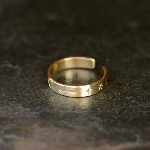 Women's Solid Metal Adjustable Heart Arrow Toe Ring Yellow Gold Plated Silver