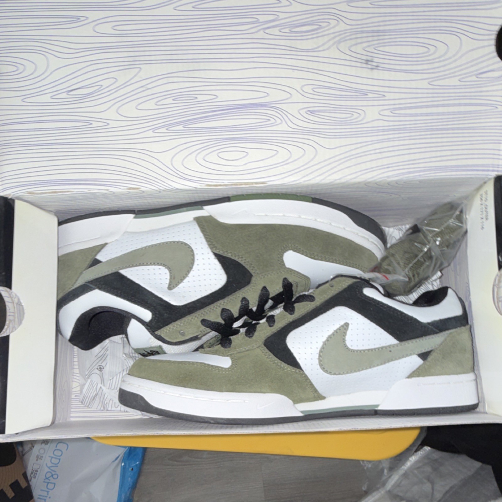 Size 8.5- Nike SB Zoom Air Regime White Jade Stone Skateboarding Shoes