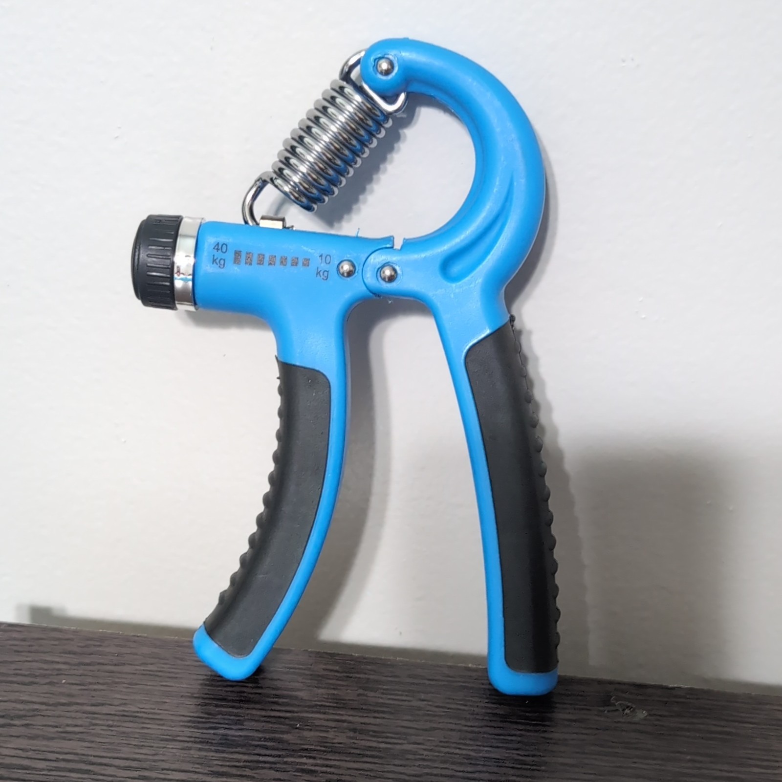 Adjustable Blue and Black Hand Gripper for Gym & Training, Plastic/Metal