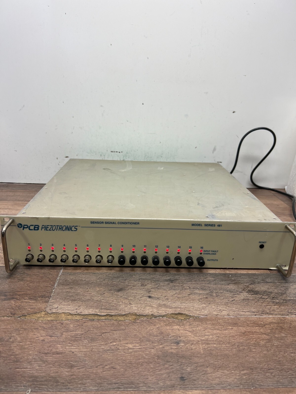 PCB Piezotronics Sensor Signal Conditioner Series 481