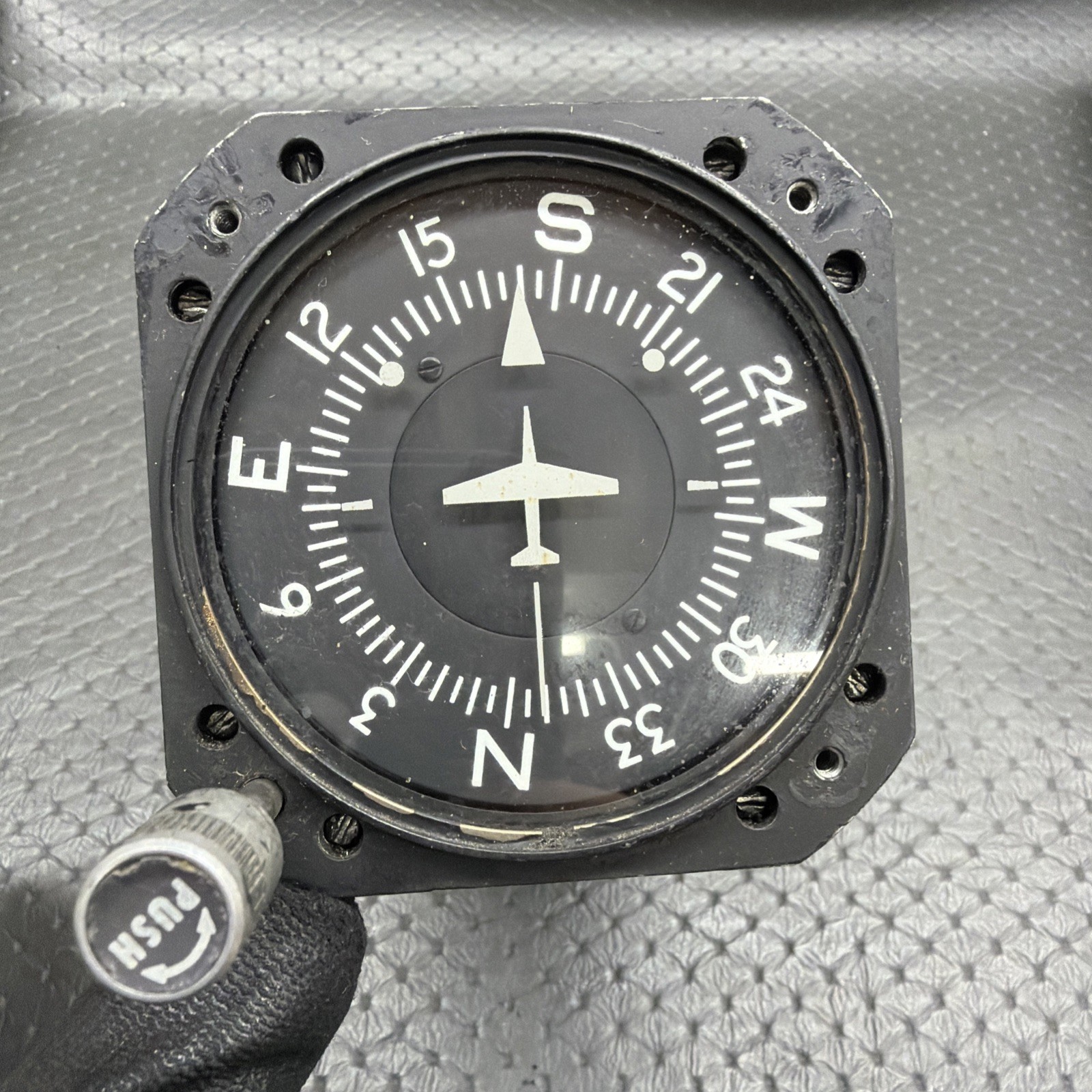 Cessna C661075-0101 Directional Gyro 200-5C