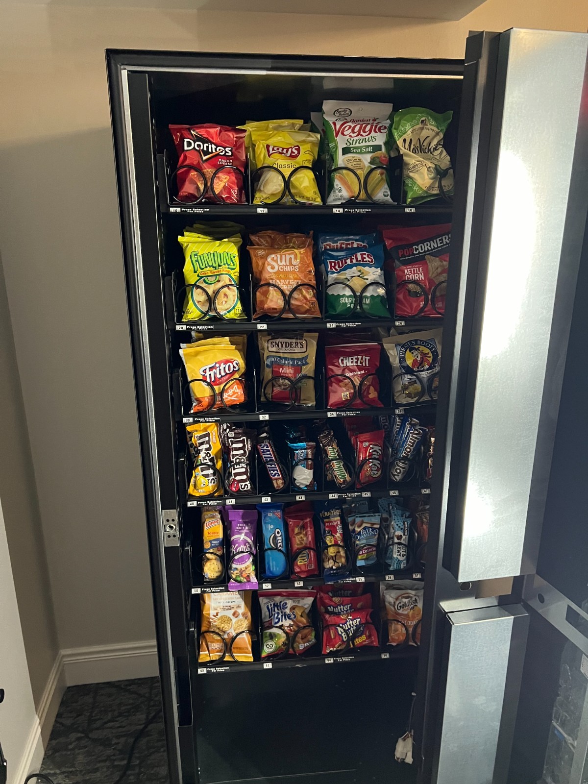 AMS 35 Snack Vending Machine