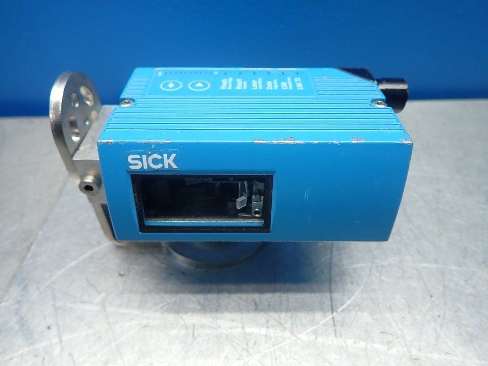 SICK CLV650-08300A FIXED MOUNT BARCODE SCANNER W/BRACKET  06251240021