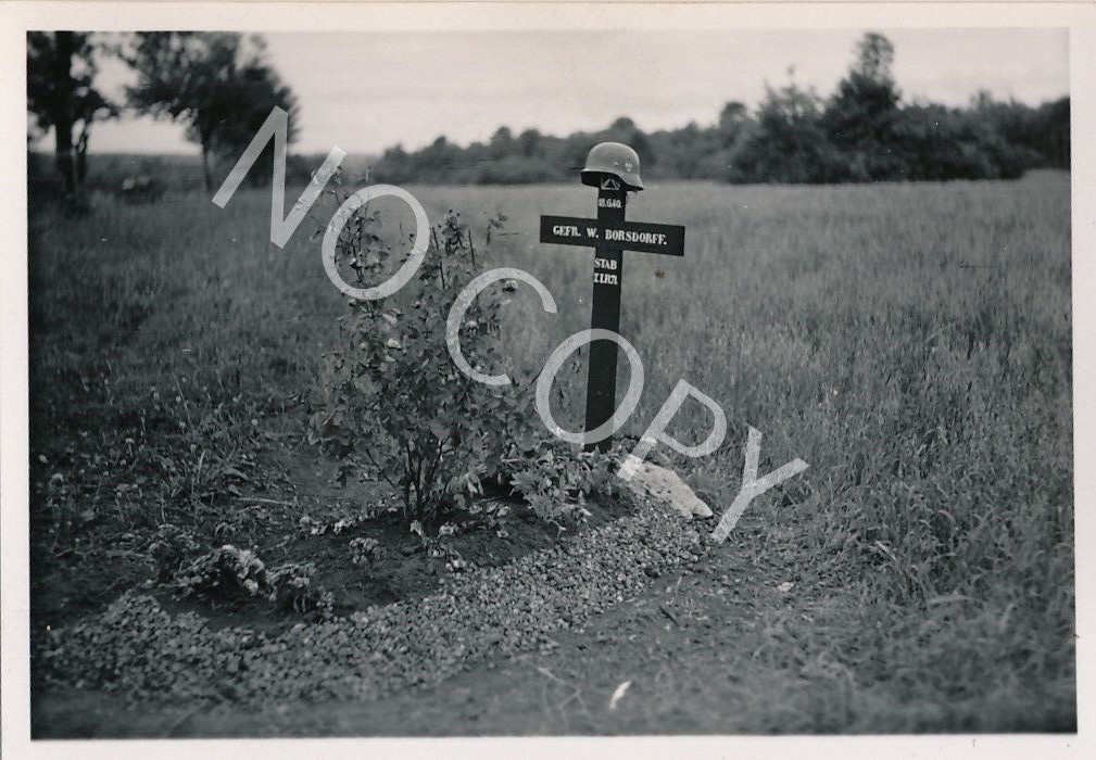 Photo WK2 - 1940 France Private W. Borsdorff IR71 X85