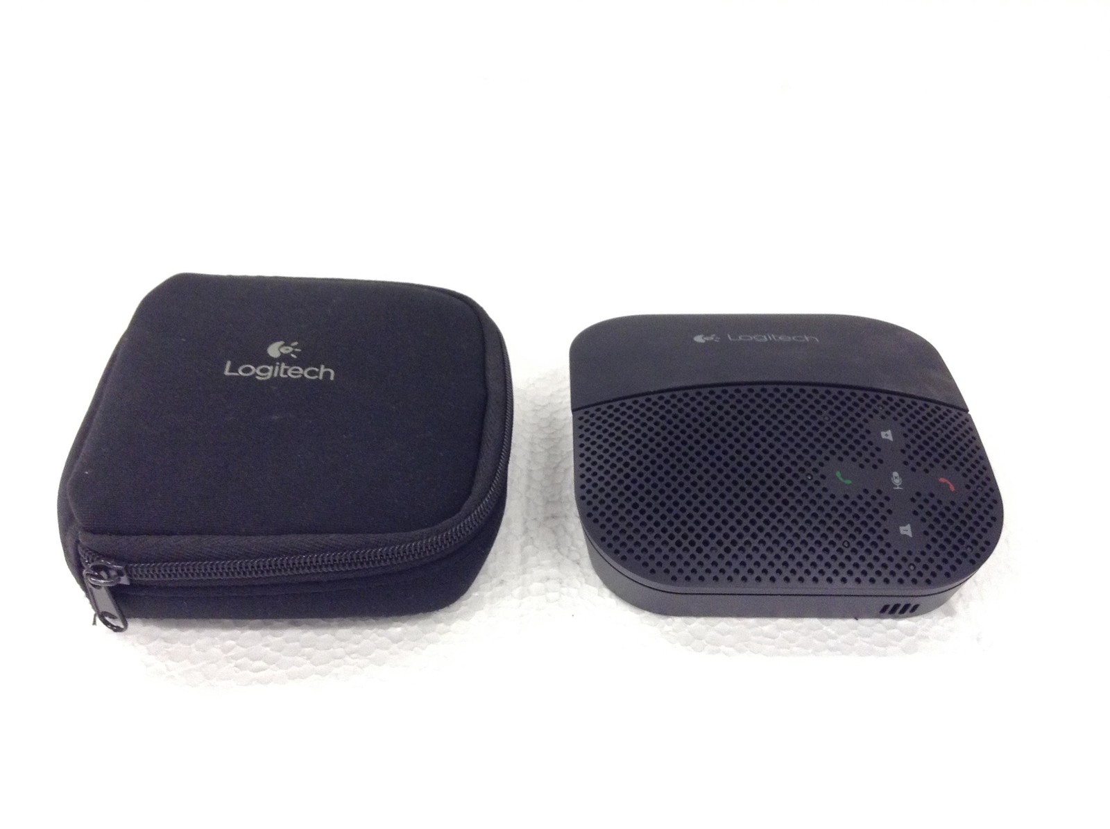 Logitech P710e Mobile Speakerphone Bluetooth USB Hands Free Conference FREE SHIP