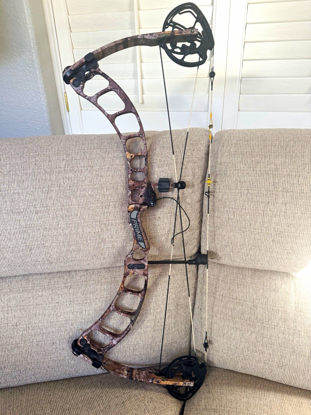 Prime Centergy Compound Bow Right Hand 60lb  Draw Length  of 30in Camo Black