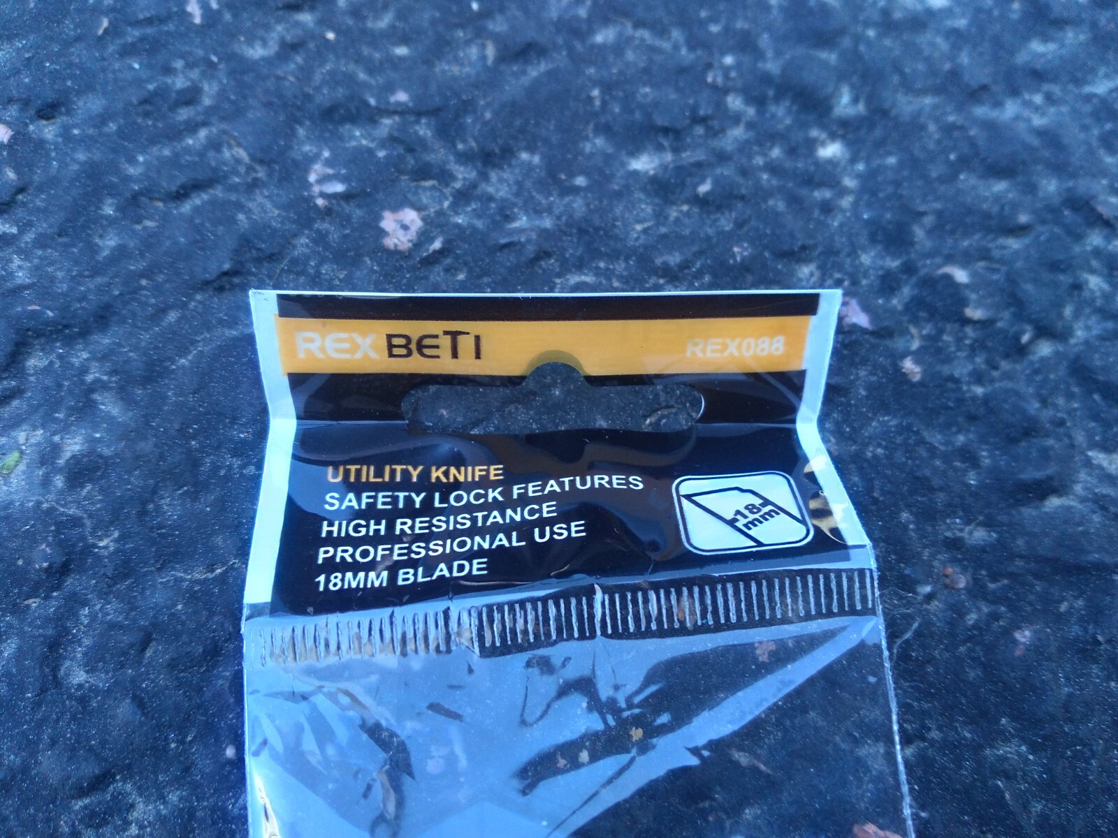 Utility Knife 18mm blade Safety Lock 6in