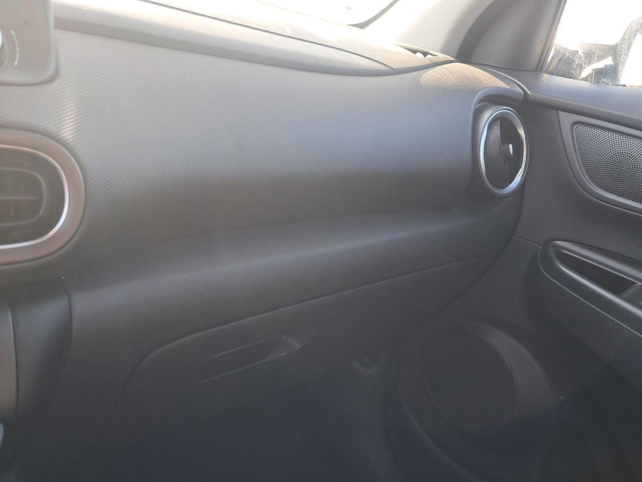 KONA      2022 Glove Box 4839790