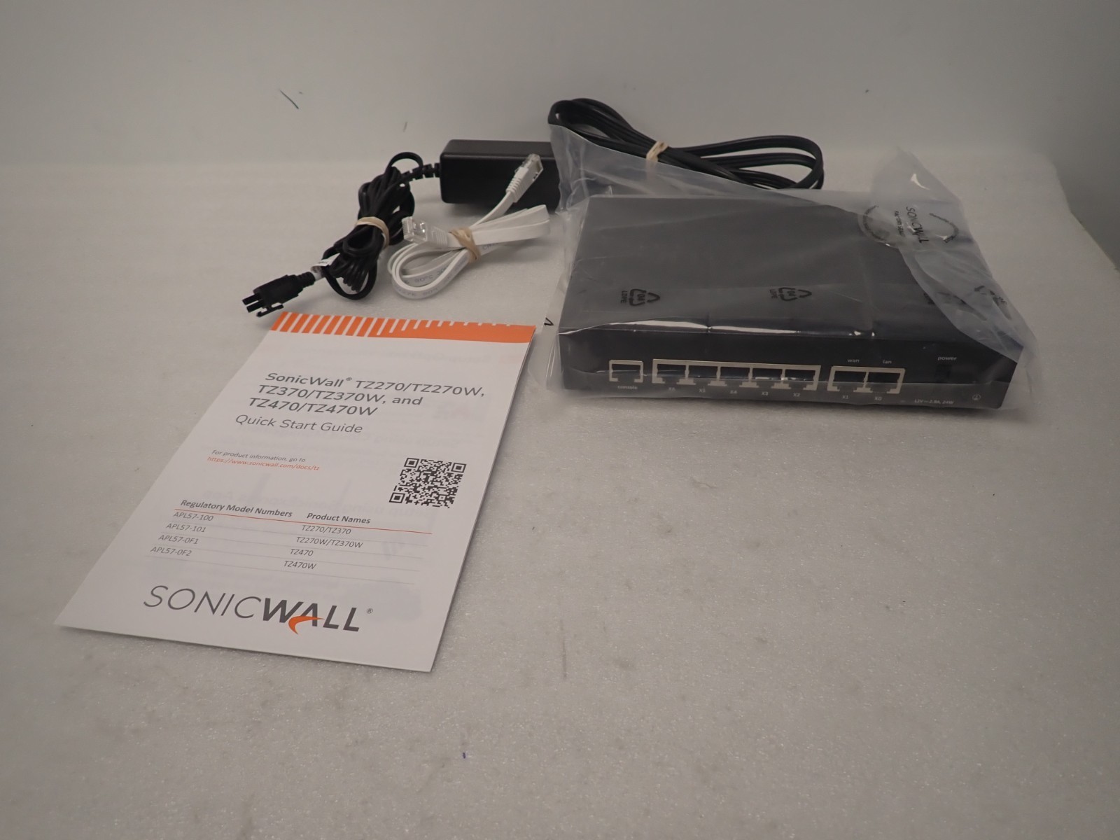 SONICWALL ~TZ400~ NETWORK FIREWALL SECURITY APPLIANCE APL28-0B4 w/adapter