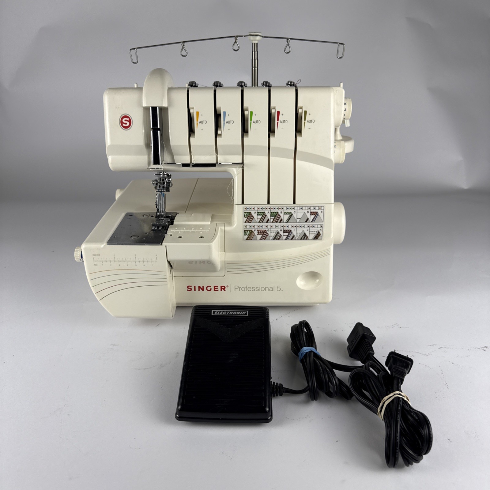 Singer Professional 5 14T968DC Heavy-Duty Metal Frame Serger Overlock (White)