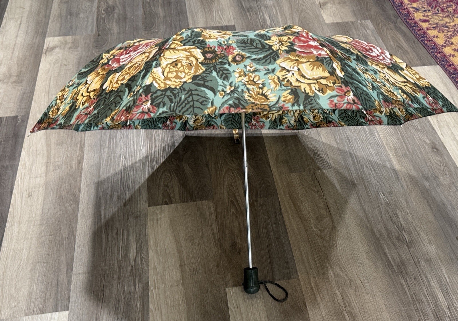 Umbrella Auto Open/Close Windproof Ultimate Compact 33” Canopy FLORAL Green Hand