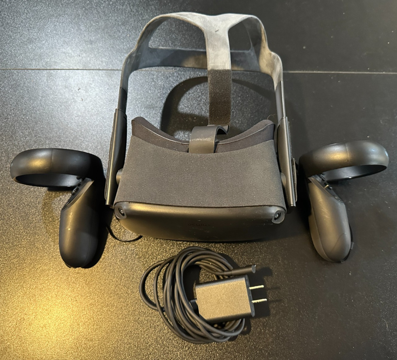 Oculus Quest Black VR Headset 64GB W/ Carrying Case - Used - Tested And Reset