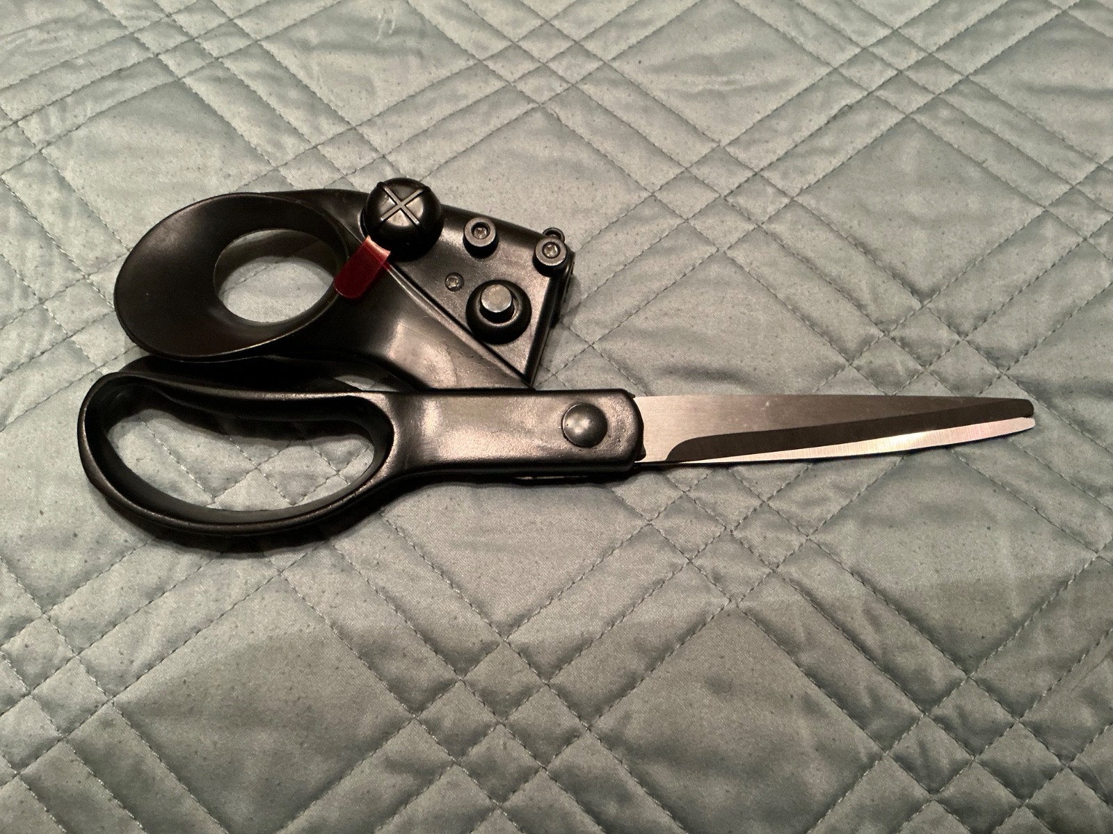 🌸 Multifunctional Laser Guided Cuts Straight 8.5” Black Handle Scissors 🌸
