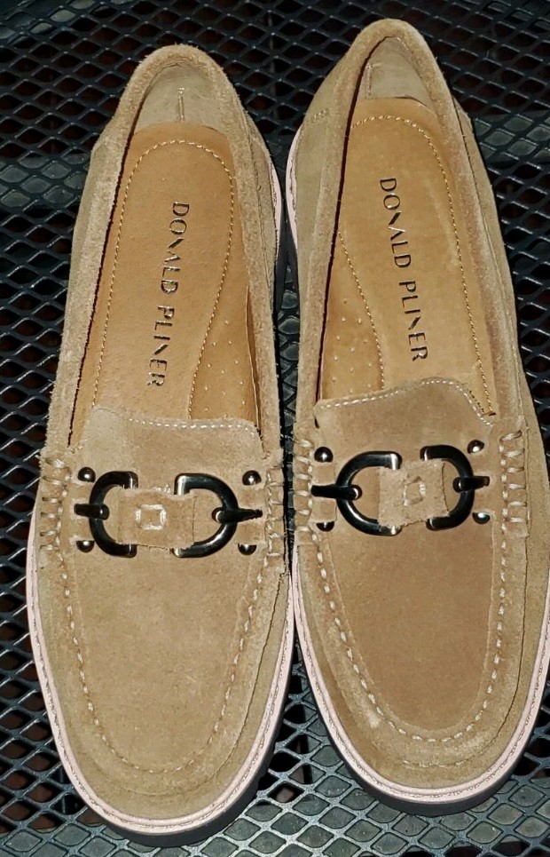 Donald Pliner womens 6 Helio loafer Tan seude