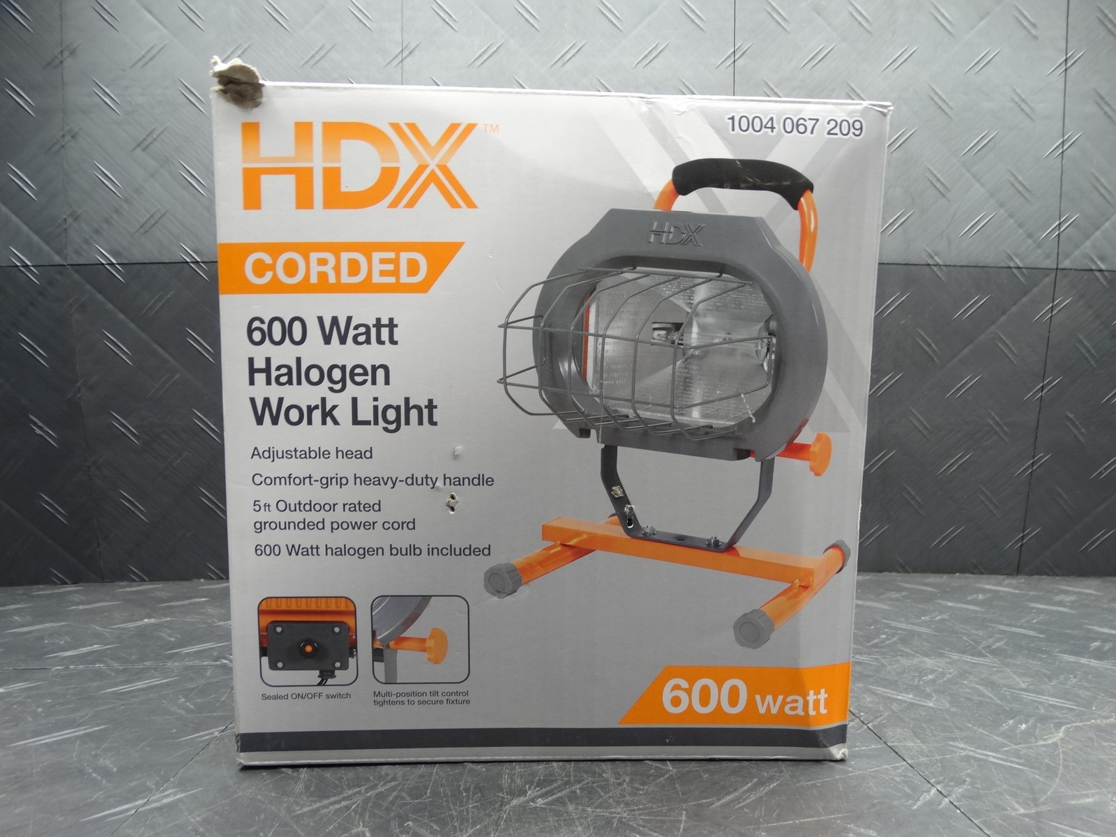 HDX 600-Watt Halogen Portable Work Light 1004067209