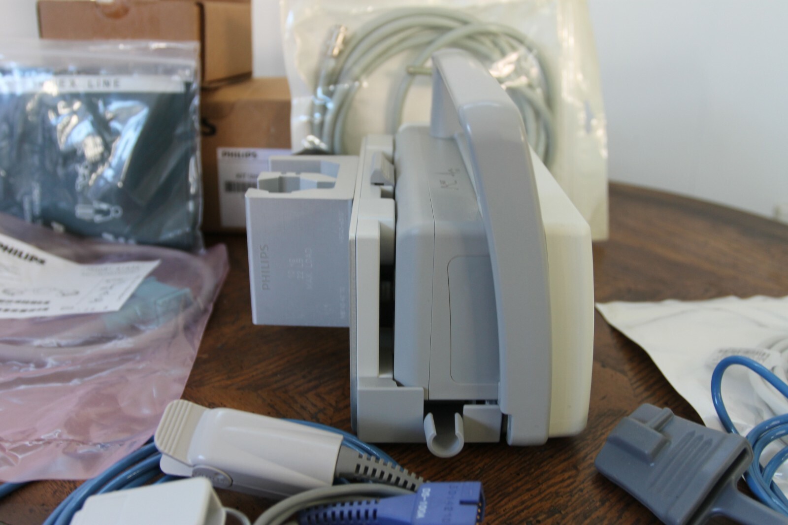 Philips IntelliVue X2/MP2 M3002A & M8023A new charger Kit Clamp all accessories
