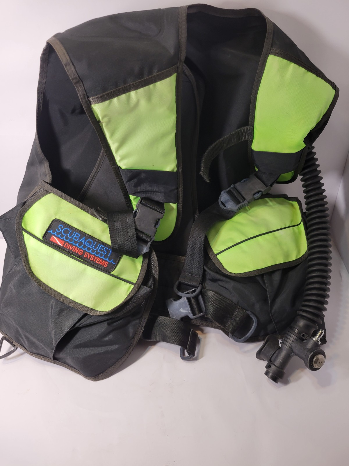ScubaQuest Diving Systems BCD Buoyancy Compensator Vest Black/Green w/ Hose