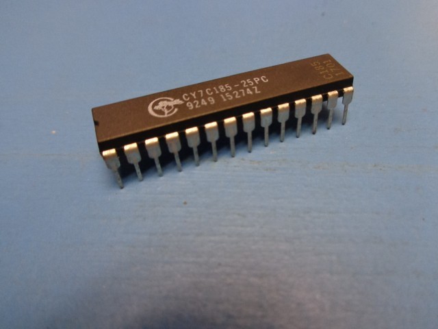 1) CY7C185-25PC CYPRESS 6264 D4364 64K 8Kx8 5V 25NS ASYNC SRAM 28 pin 300mil DIP