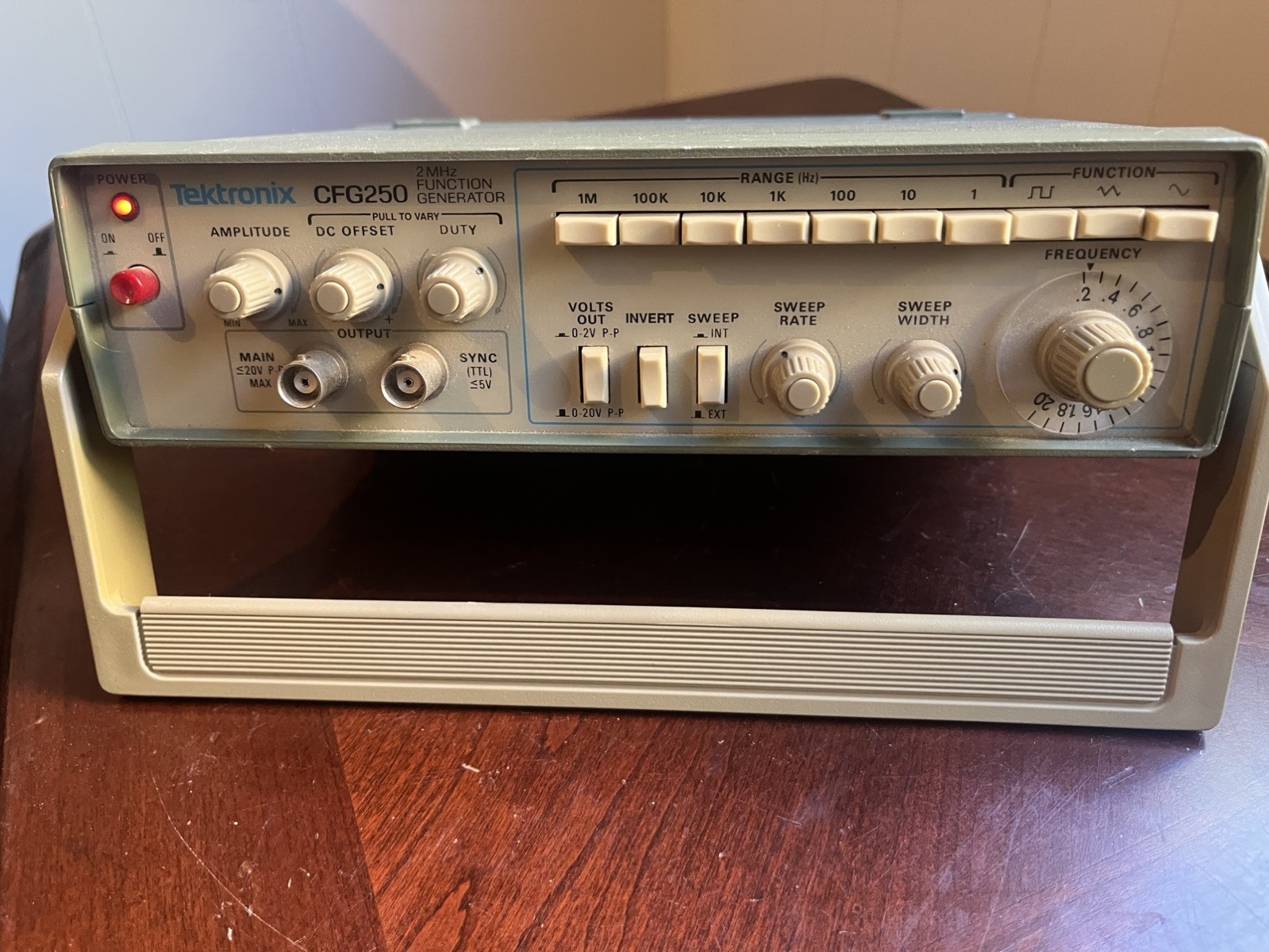 Tektronix CFG250 Function Generator 0.2Hz to 2 MHz
