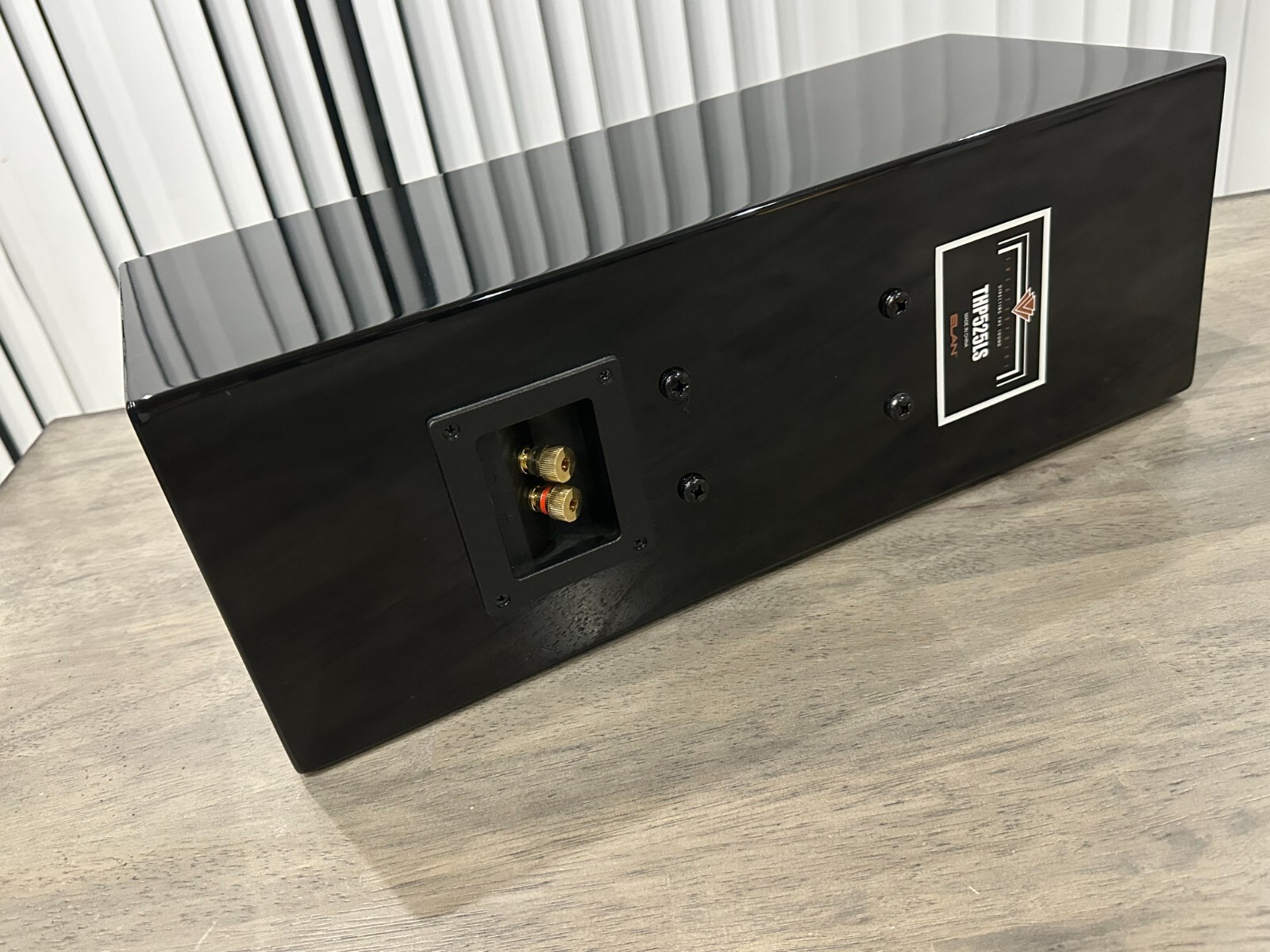 Elan THP5250LS TheaterPoint Premium Gloss Black Cabinet Speaker - Excellent