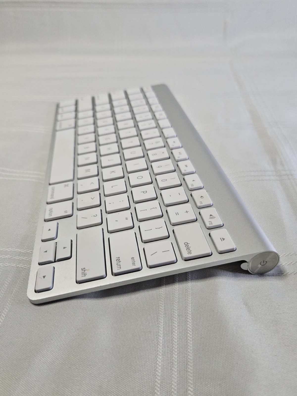 Apple A1314 Wireless Keyboard - MC184LL/B FREE SHIPPING!