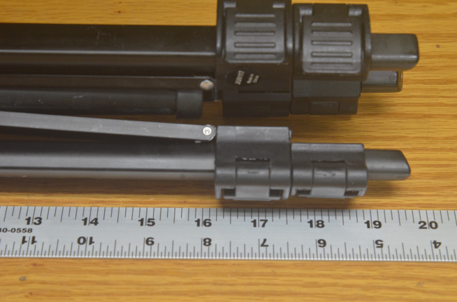 Magnus PV-3310 Tripod (4-A)