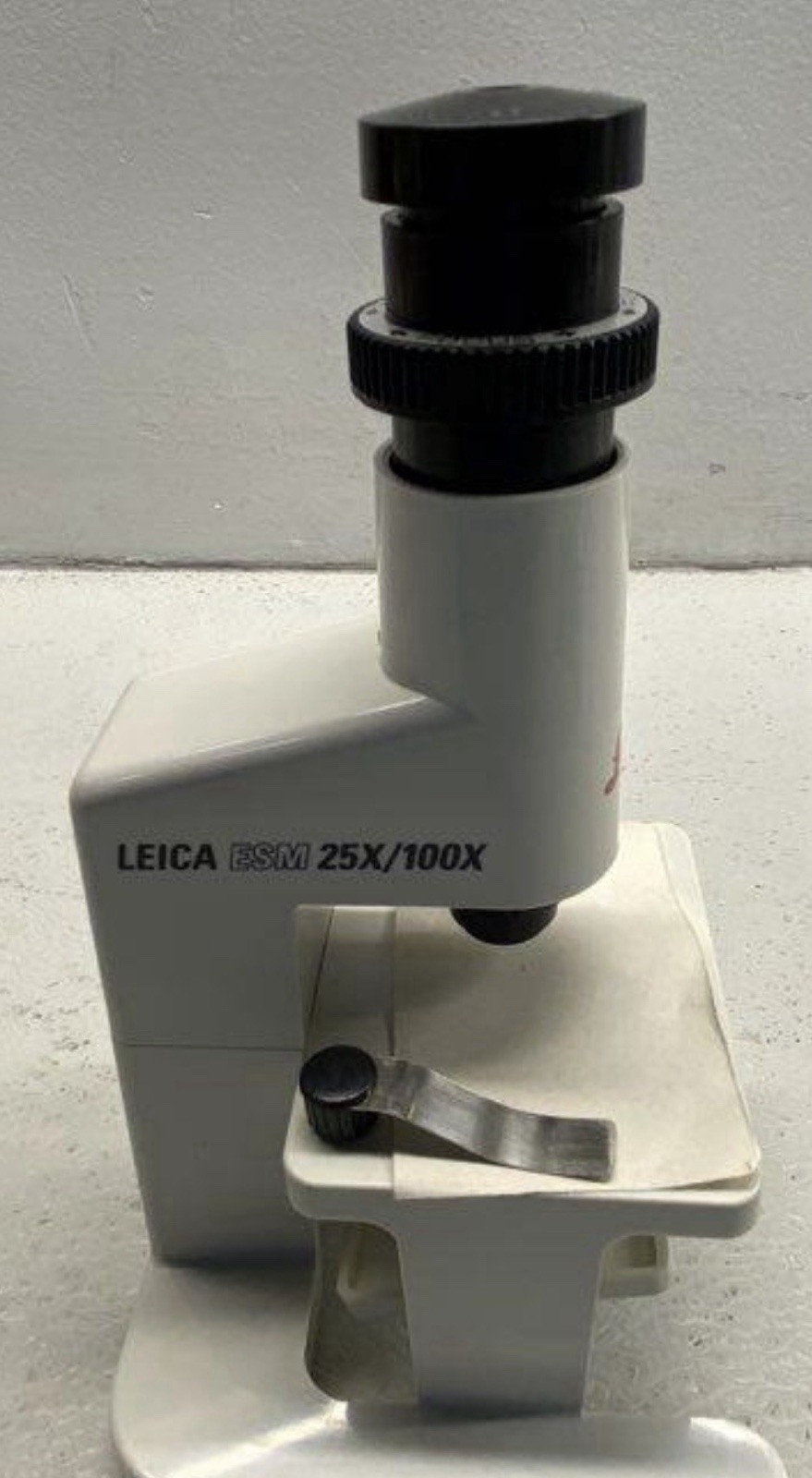 Leica ESM 25x/100x Educational Microscope with Prepared "Specimens" Slides